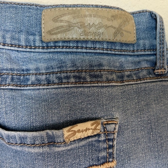 Seven7 Jean Shorts Womens Size 16 Blue Sexy Relaxed Cuffed BleachDots Button Fly - Picture 8 of 14